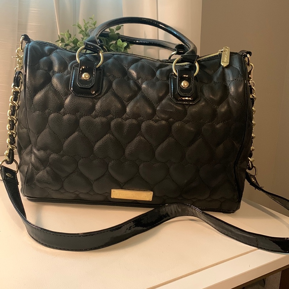 BETSEY JOHNSON Black Quilted Heart Purse